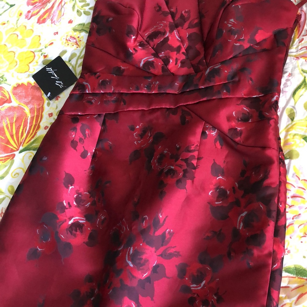 NWT White House/Black Market strapless satin like party dress. Sz 4